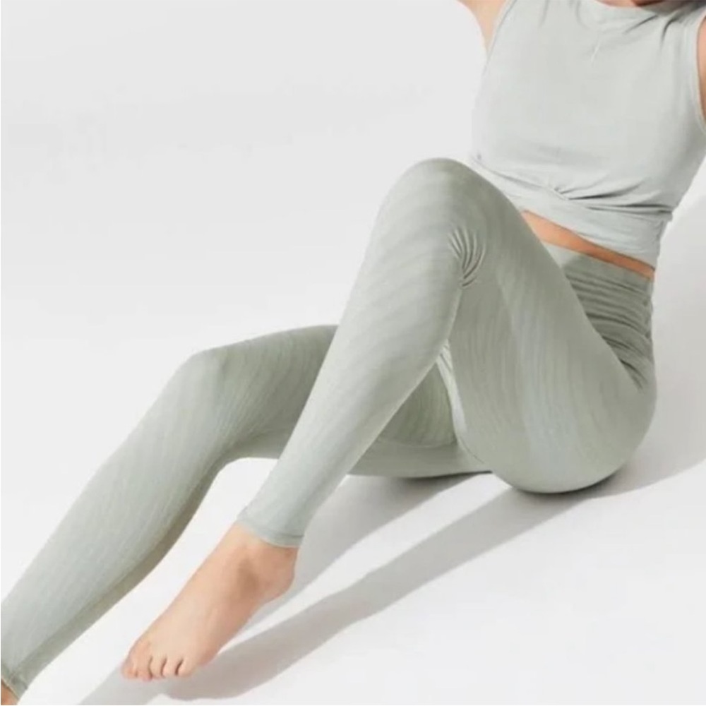 ALO Pistachio Wave Print Leggings